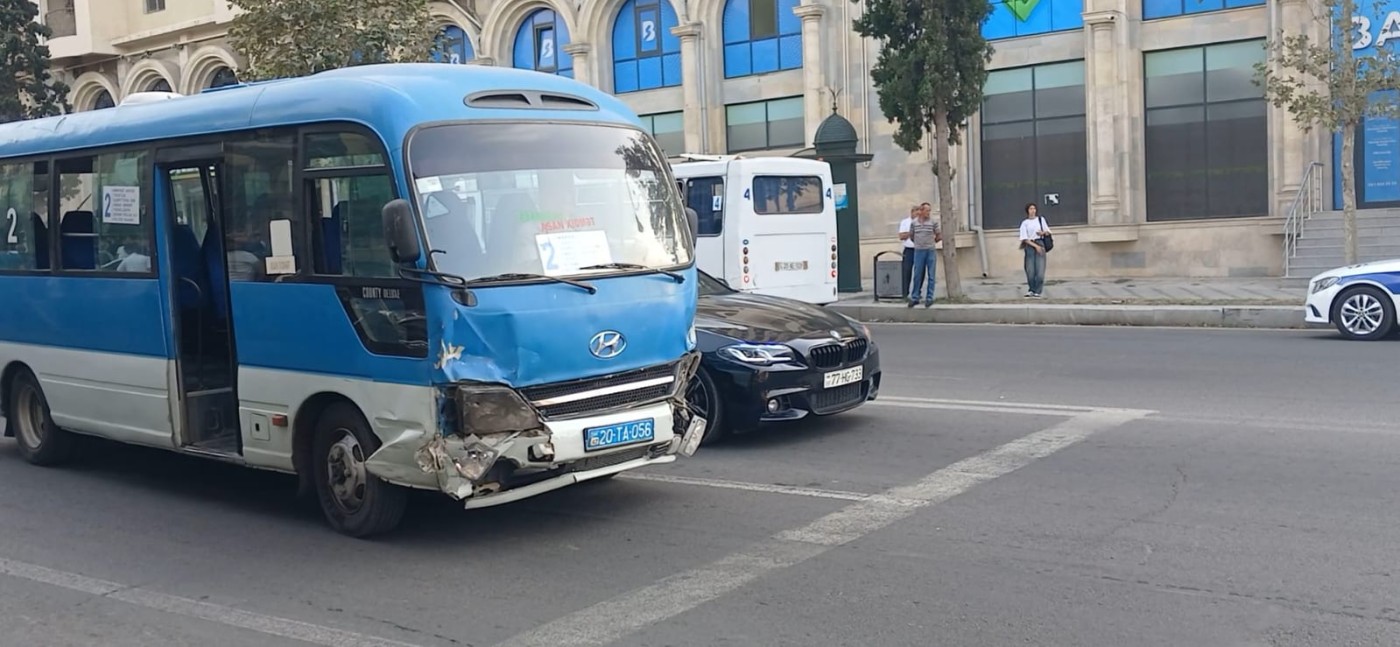 Gəncədə sərnişin avtobusu avtomobilllərə çırpıldı - FOTOLAR